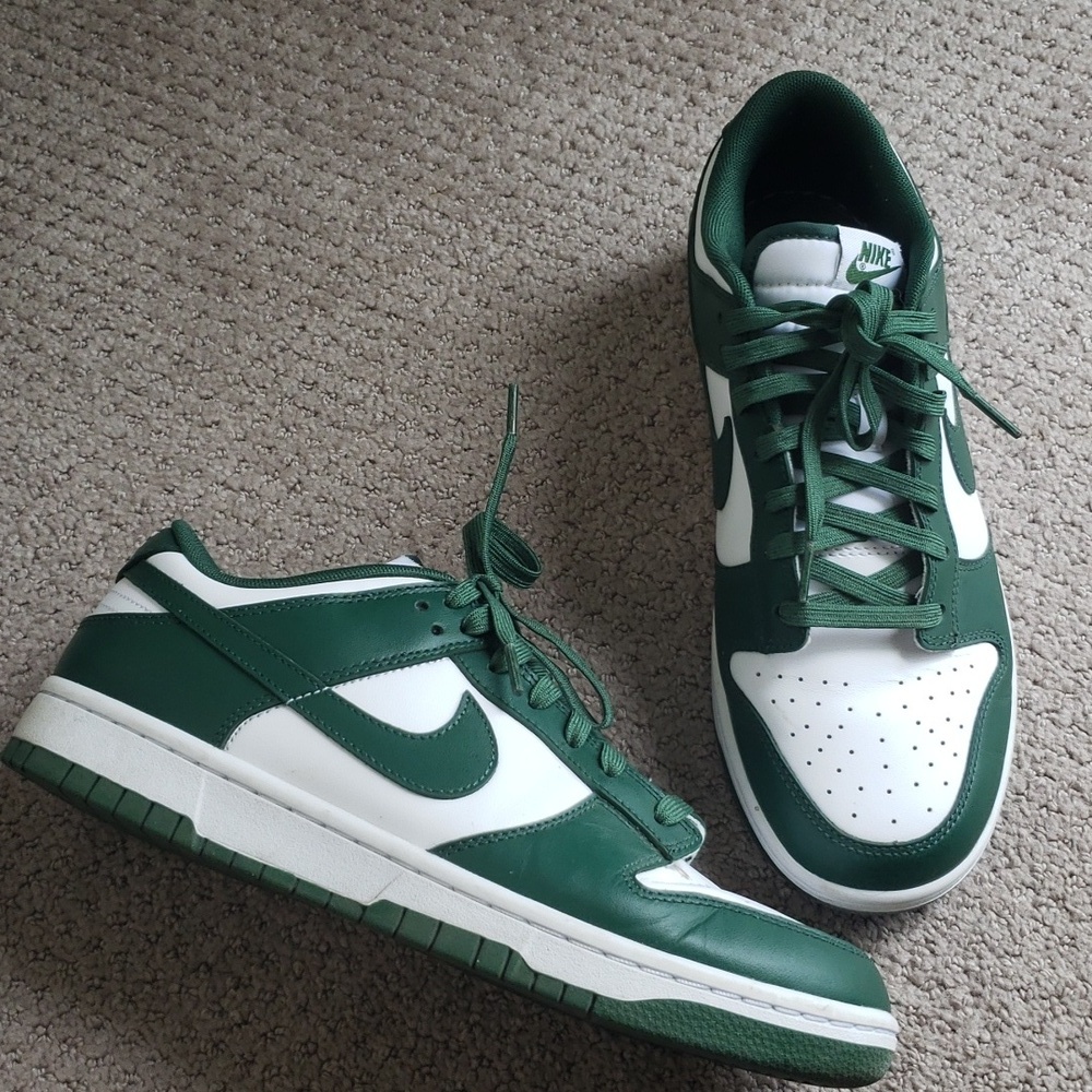 Nike dunk low varsity green and white sneakers 9.5